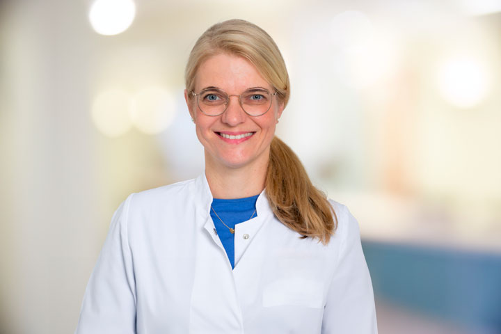 Dr. Dorit Knappe